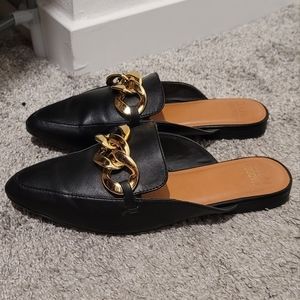 MADDEN NYC: Vegan Leather Slip On Loafers w Gold Chain